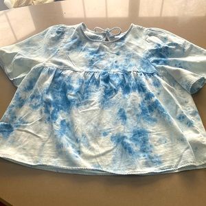 Blue and white summer tie-dye t-shirt that puffs out at the bottom+ties at back.